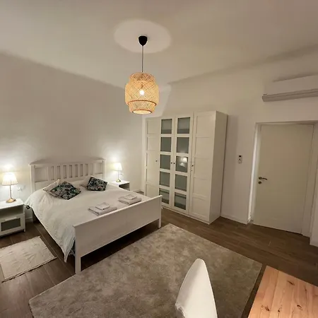 Spacious 3 Bedroom * ミラノ