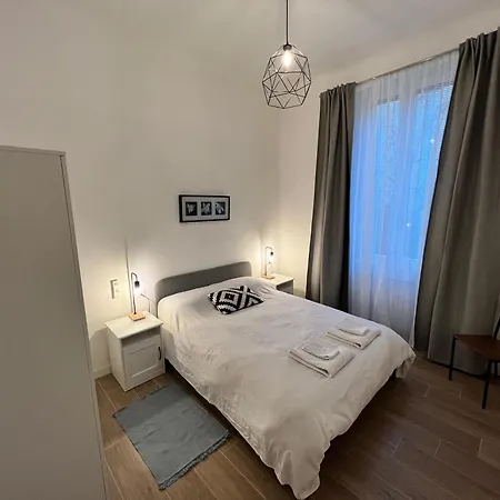 Spacious 3 Bedroom דירה *